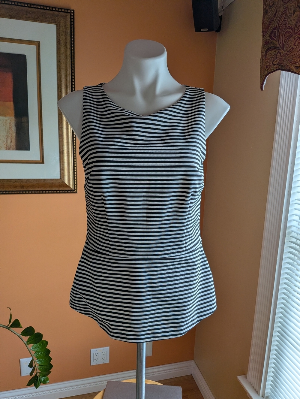 NEW Classic Black and White Striped Sleeveless Top Size 8